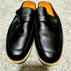 Gentle Souls black moccasins size 10
